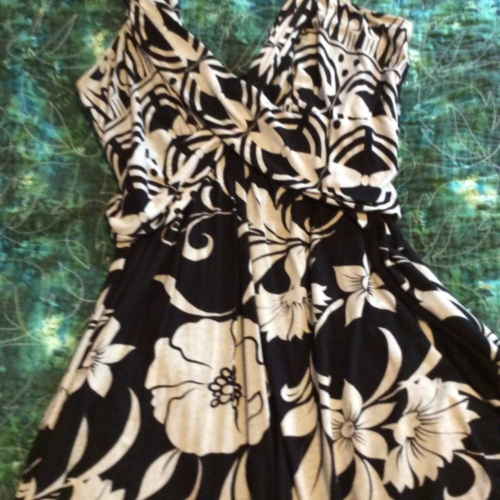 Pyramid Collection Black/Grey Floral Sundress